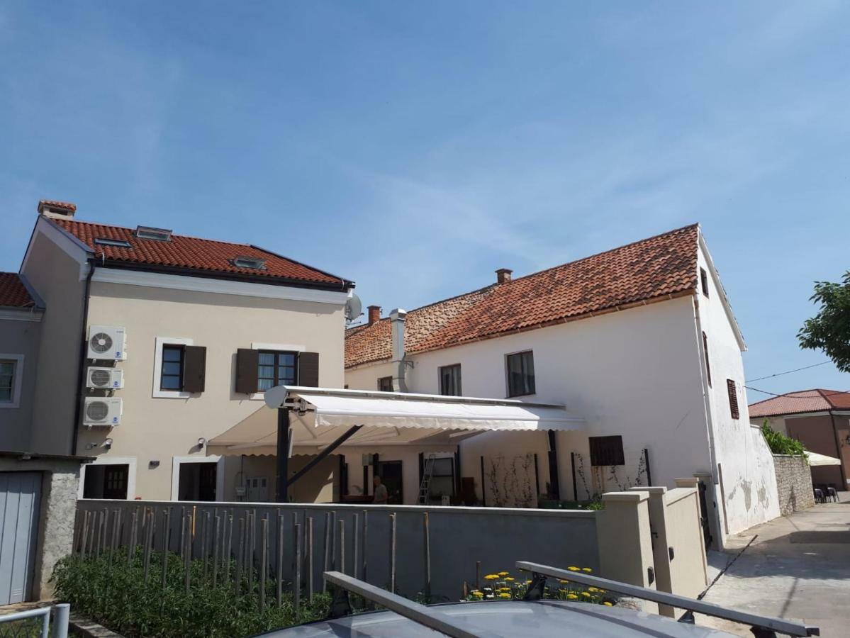 Apartments Mihael Nin Exterior photo